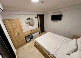 Ados Hotel 5