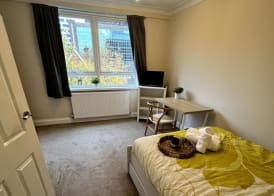 2 Bed Flat - 9-12 Mins to Central London Sleeps 4 2