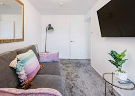 Spacious London stay - 3 Bedroom property 2