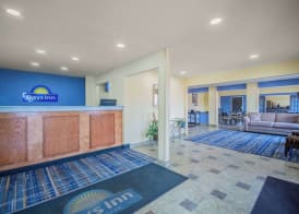 Days Inn & Suites by Wyndham Waterloo 2