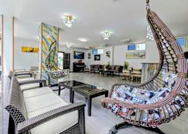 Golden Hotel 4