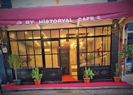 By Historyal Hotel Due 4