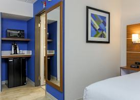 Holiday Inn Express MILWAUKEE-WEST MEDICAL CENTER by IHG 4