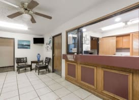 Super 8 by Wyndham Hampton 3