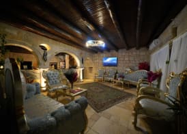 Holiday Cave Hotel 2