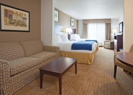 Holiday Inn Express & Suites ANTIGO by IHG 4