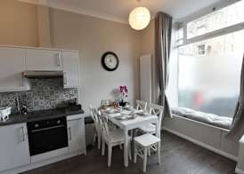 First Pleasance Luxury Apartment 5