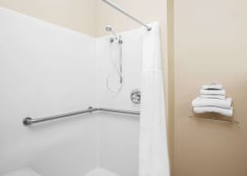Super 8 by Wyndham Mason City 3