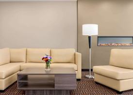 Super 8 by Wyndham Thompson 2
