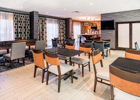 Hampton Inn Dover 4