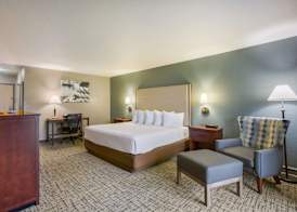 Best Western Harbour Pointe Lakefront 5