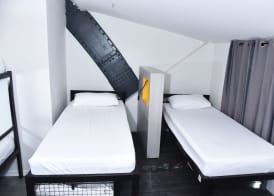 Cinema Hostel Jerusalem 4