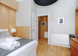 JOIVY Bright 2Br Apt W/ Stunning View, Next To Edinburgh Castle 4