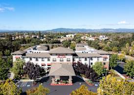 Hampton Inn & Suites Windsor - Sonoma Wine Country 5