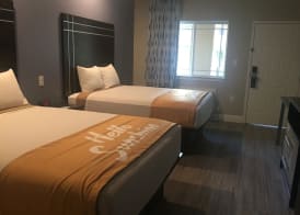 Days Inn & Suites by Wyndham La Porte 5