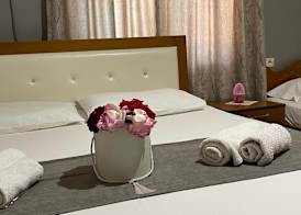 Villa CACA -5 min walk to the beach, free parking & balcony rooms in Ksamil 2