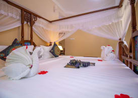 Sunny Palms Beach Bungalows 2