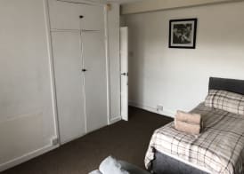 Lovely 2-bed Apartment in Solihull 5