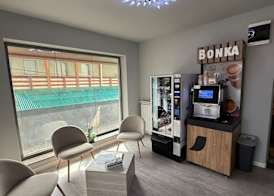 FLY & STAY AT GEORGE'S 3