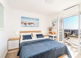 Apartments and Room Lora 4