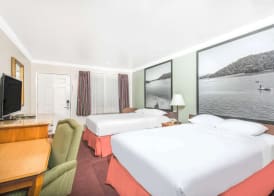 Upper Lake Inn & Suites 4