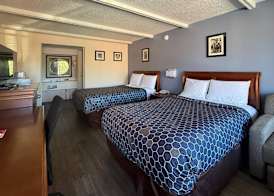 Econo Lodge Galax 5