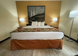 Super 8 by Wyndham Pevely 4