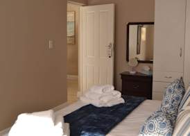 Caulfield Self Catering Apartment #SOLAR ENERGY - NO LOADSHEDDING 2