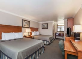 Travelodge by Wyndham Sylmar CA 5