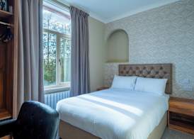 Uno Thames Hotel -Reopened Brand New Again -FREE PARKING 5