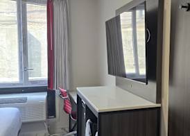 Ramada by Wyndham Brooklyn Empire Blvd 5
