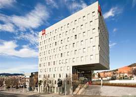 Ibis Barcelona Santa Coloma 5