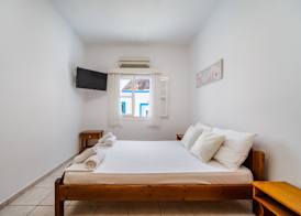 Ancient Thera Apartments 4
