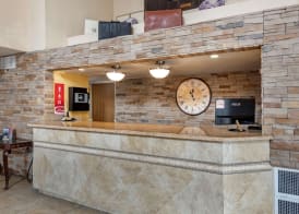 Econo Lodge North Academy 2