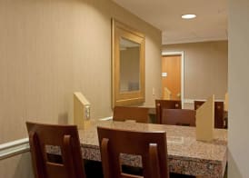 La Quinta Inn & Suites by Wyndham Boston Somerville 2