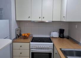 1-bed House Sleeps 4 - Free Parking, Patio, Wifi 4