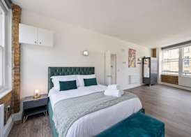 Spacious & bright oasis in Old Street 2