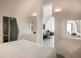 Sun Rocks Boutique Hotel - Caldera View Suites & Sunset Dining Experience 5