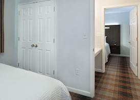 Luxbury Inn & Suites 5