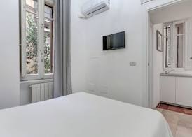Charming Bright Colosseum apartment 4