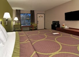 Super 8 by Wyndham Houston/NASA 3