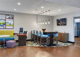 Hampton Inn Elkhart 3