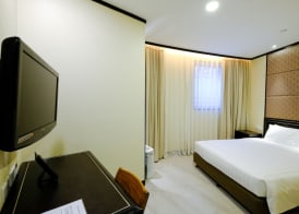 South Pacific Hotel 4