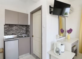 Eugenia Studios & Apartments 4
