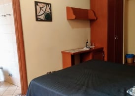 Nicolas Inn 5