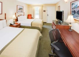 Baymont by Wyndham Ozark 4