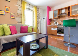 Dante Square Apartment 5