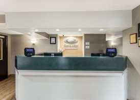 Econo Lodge Madison East 3