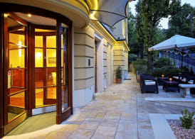 Gold Apartments 4