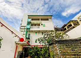 Vaccinated Staff - OYO 842 City Smiles Apartelle 4